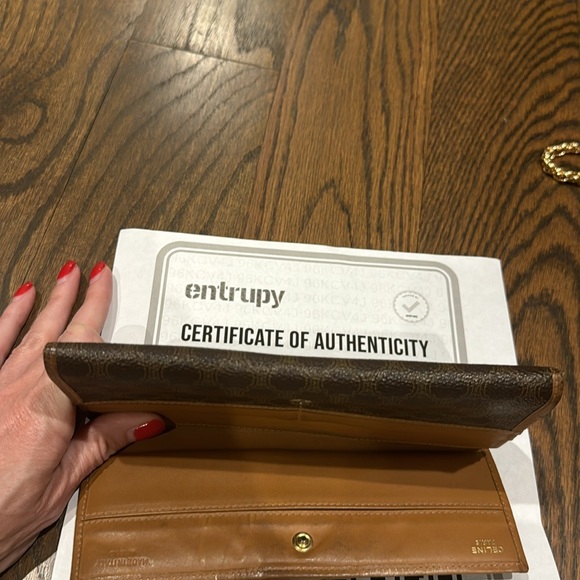 Authentic Pre-owned Celine wallet - Picture 5 of 6
